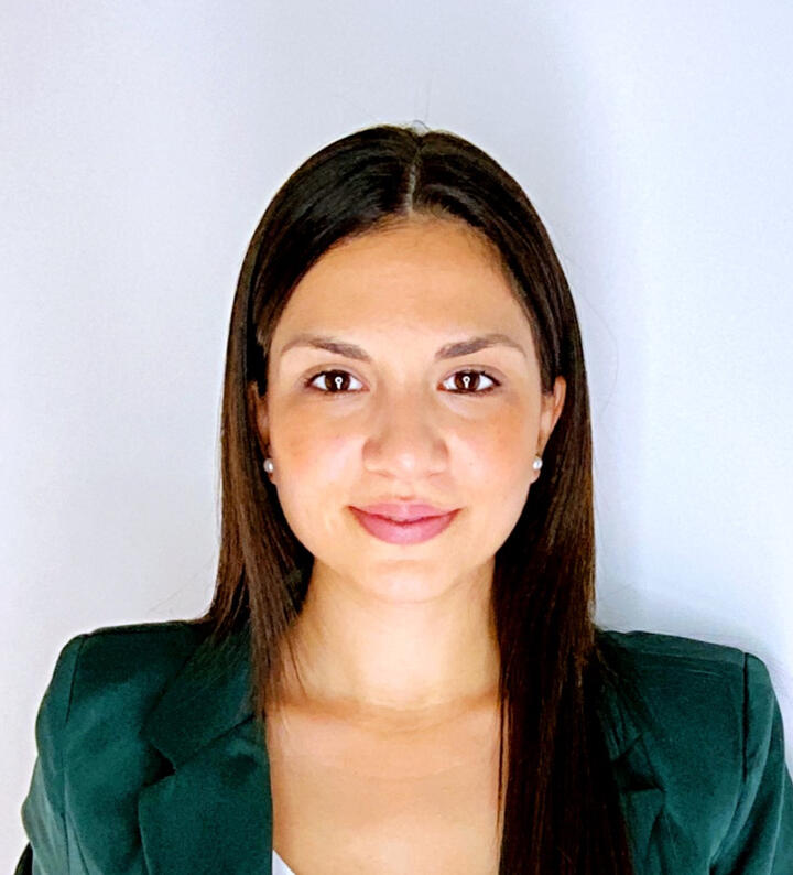 Elena Onisillou - The Growth Mindset Behind the HR Curtain - www.Top10HRVoices.com
